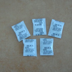 軒易干燥劑提供廈門(mén)范圍內(nèi)優(yōu)惠的硅膠干燥劑，干燥劑有毒嗎