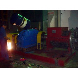 ?？谀睦镉泄?yīng)專業(yè)的膠包攪碎機，價位合理的膠包攪碎機