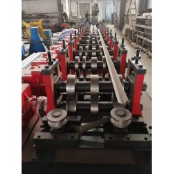 護(hù)欄板成型機(jī)生產(chǎn)線(xiàn)