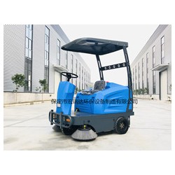 廊坊小型駕駛式掃地車，電動清掃車